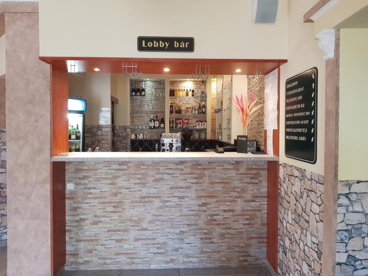 Liza Aqua & Conference Hotel Лайошмиже Екстериор снимка