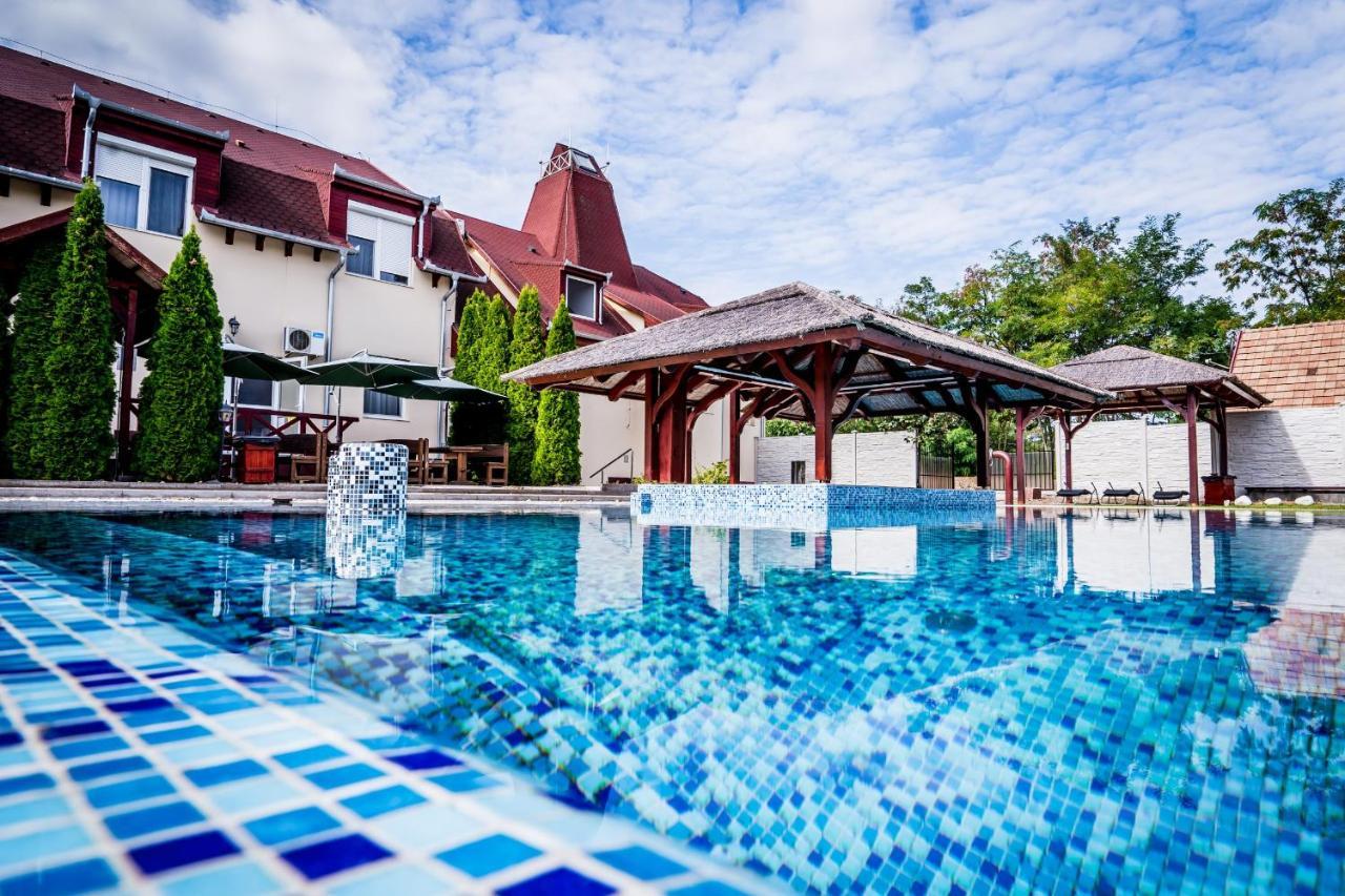 Liza Aqua & Conference Hotel Лайошмиже Екстериор снимка