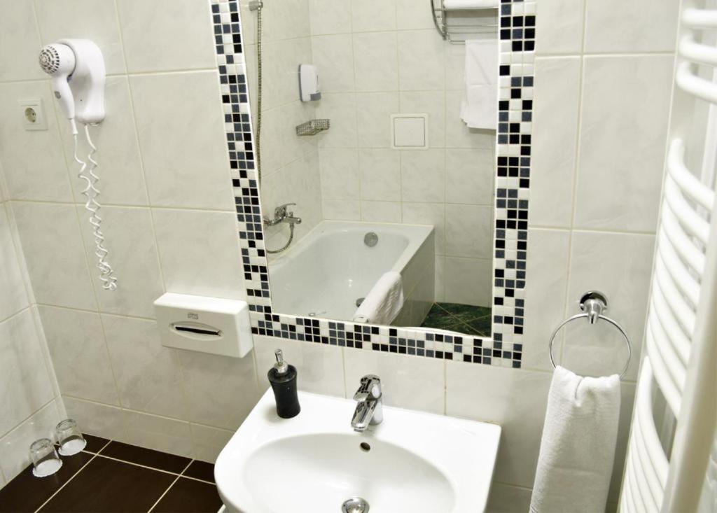Liza Aqua & Conference Hotel Лайошмиже Екстериор снимка