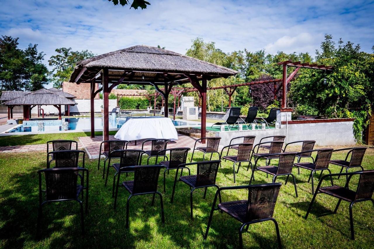 Liza Aqua & Conference Hotel Лайошмиже Екстериор снимка