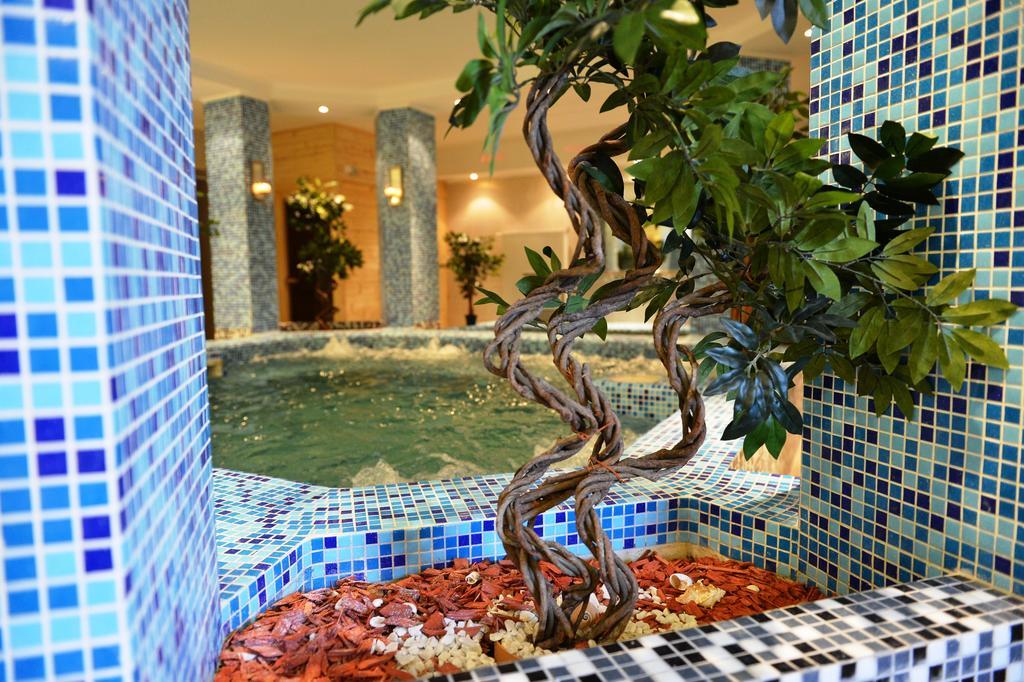 Liza Aqua & Conference Hotel Лайошмиже Екстериор снимка